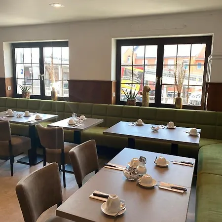 Zur Eisenbahn Otel 3*