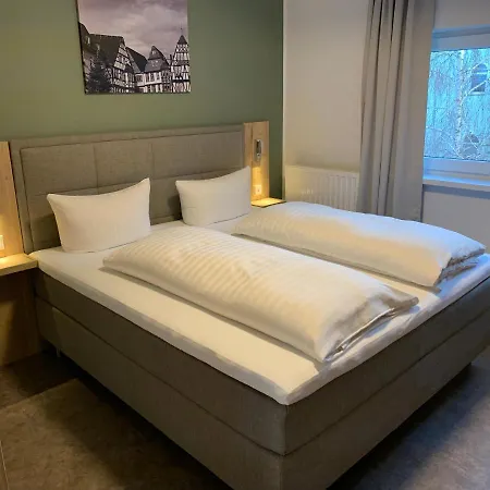 Zur Eisenbahn Otel 3*